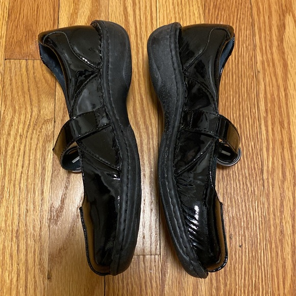 BORN Patent Leather Mary Jane’s, 7/38 - Picture 2 of 10